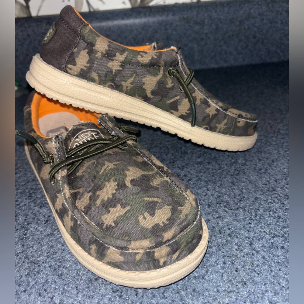 Camouflage Dino Hey Dude Youth size 1